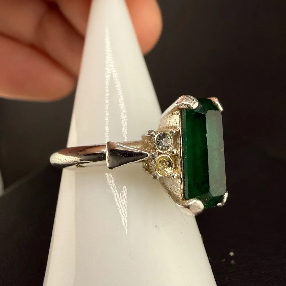 Vintage Avon Cocktail Ring Silver Tone Green READ Adjustable Size 6.5